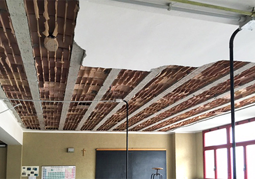 Sfondellamento solaio in una scuola